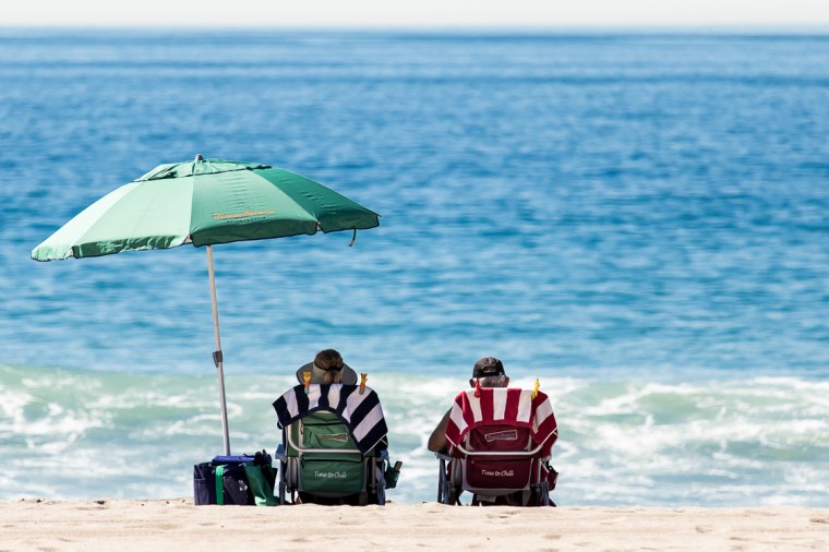 Strand, Meer, Pazigfik, Küste, Ozean, Sonne, Sommer, Sonnenschirm, Paar, Liegestuhl, Freizeit