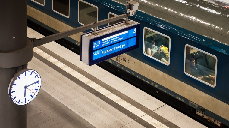 Nachtzug, Zug, Berlin, Hauptbahnhof, Bahnhof, Frau, Mann, Fenster