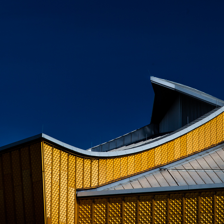 Berlin, Philharmonie, Architektur, Detail, golden, gelb, blau, blauer Himmel