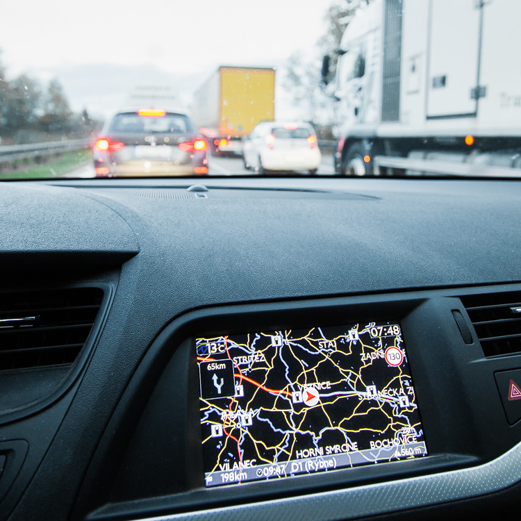 Stau, Autobahn, Tschechien, Veznice, Navigationssystem, Armaturenbrett