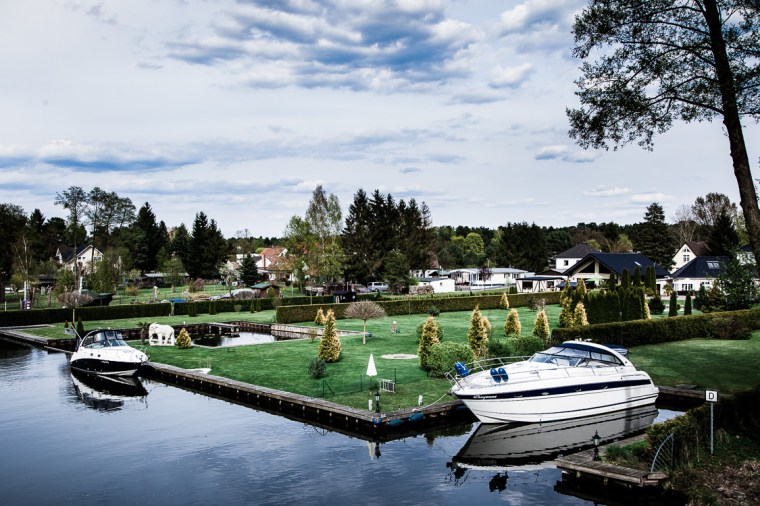 Heidesee, See, Brandenburg, Yacht, Motoryacht, Ufer, Wassergrundstück, Grundstück, Rasen, Wolken