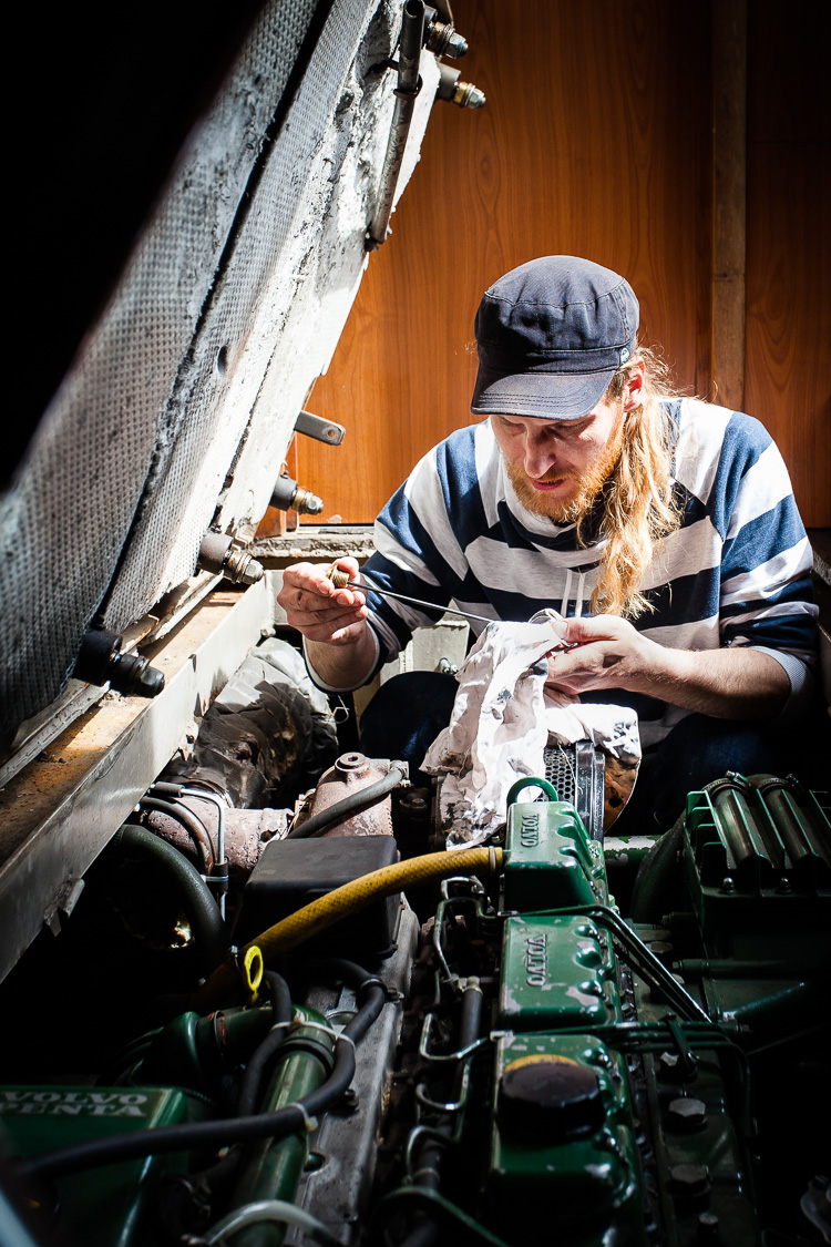 Volvo, Motor, Diesel, Schiffsdiesel, Öl, Ölmessstab, Ölstand, Kontrolle, Ölstandskontrolle