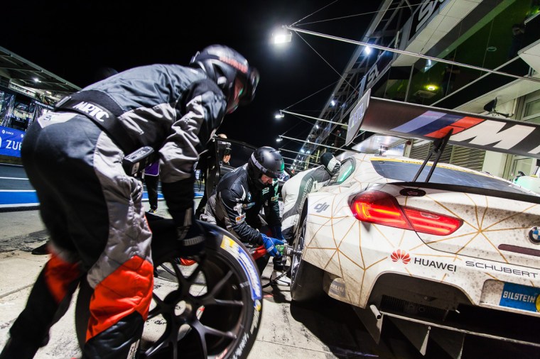 Boxenstopp, Boxengasse, Reifenwechsel, Nürburgring, BMW, BMW M6, 24-Stunden-Rennen, Nacht