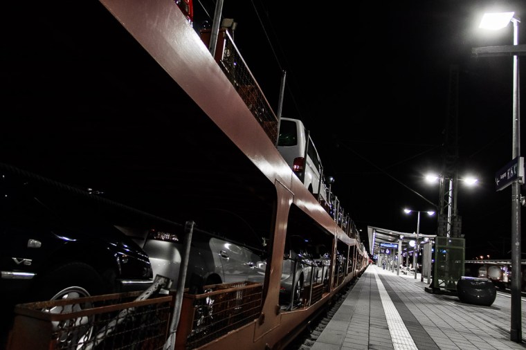 Bahnhof, Bahnsteig, München, Ostbahnhof, Auto, Autoreisezug