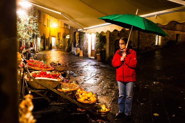 Castellina, Toskana, Chianti-Gebiet, Nacht, Regen, Gemüsehändler