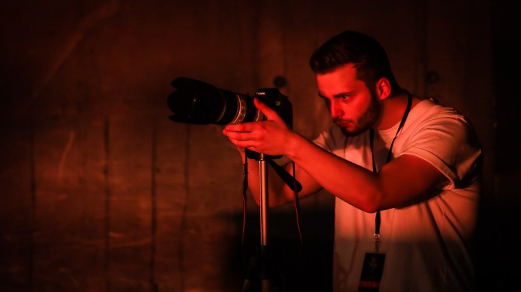 Der Videofilmer Tim Hebig dreht beim Konzert von Subway to Sally in Heidelberg, 30.3.2017